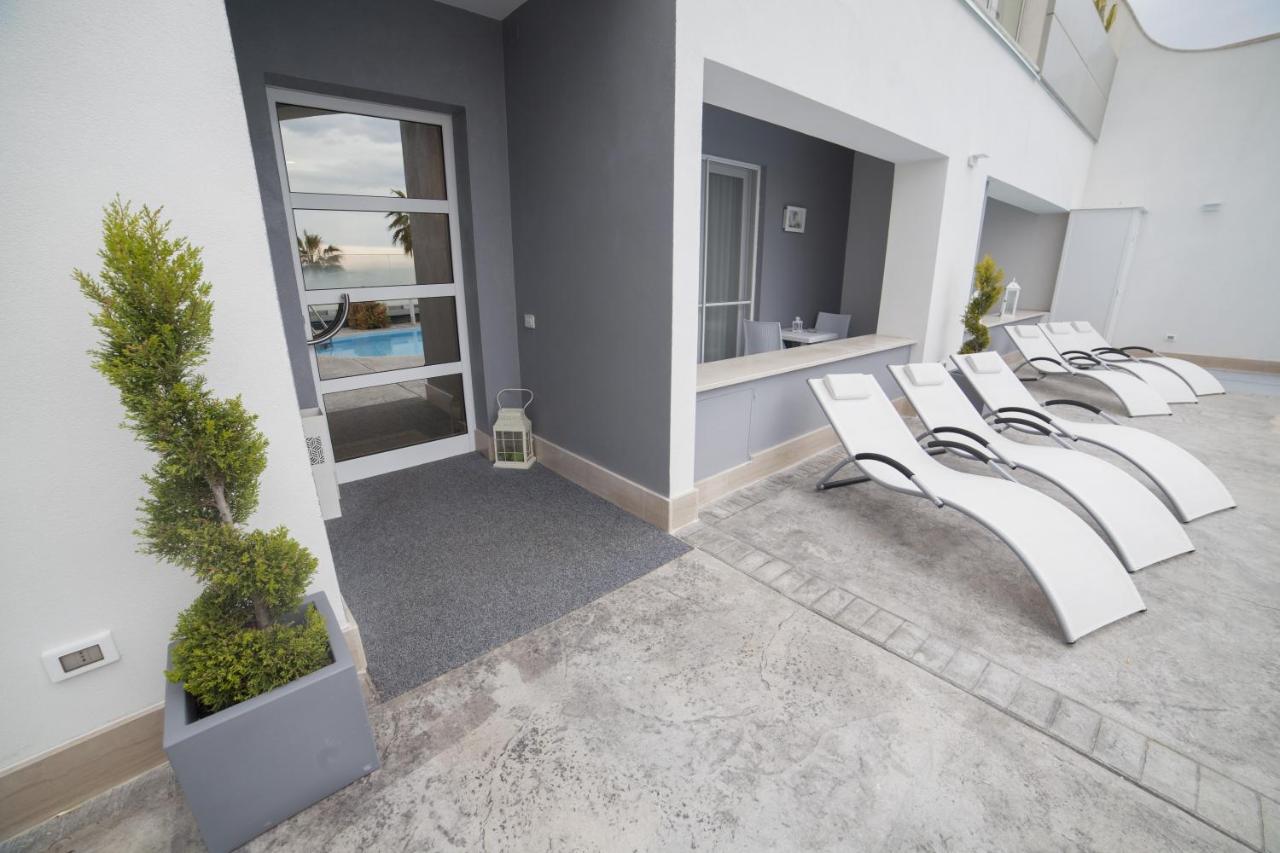 Residence Del Sole Manfredonia Bagian luar foto