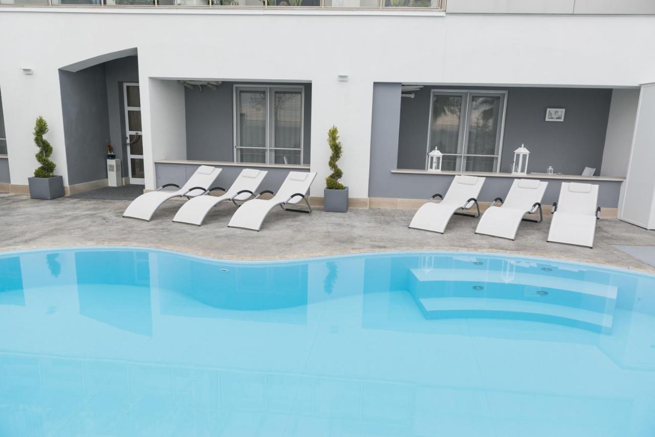 Residence Del Sole Manfredonia Bagian luar foto